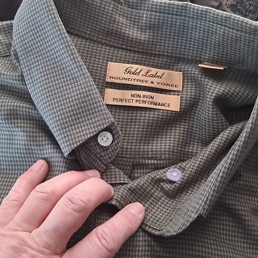 Bundle Of 4 Dress Shirts - Picture 12 of 12
